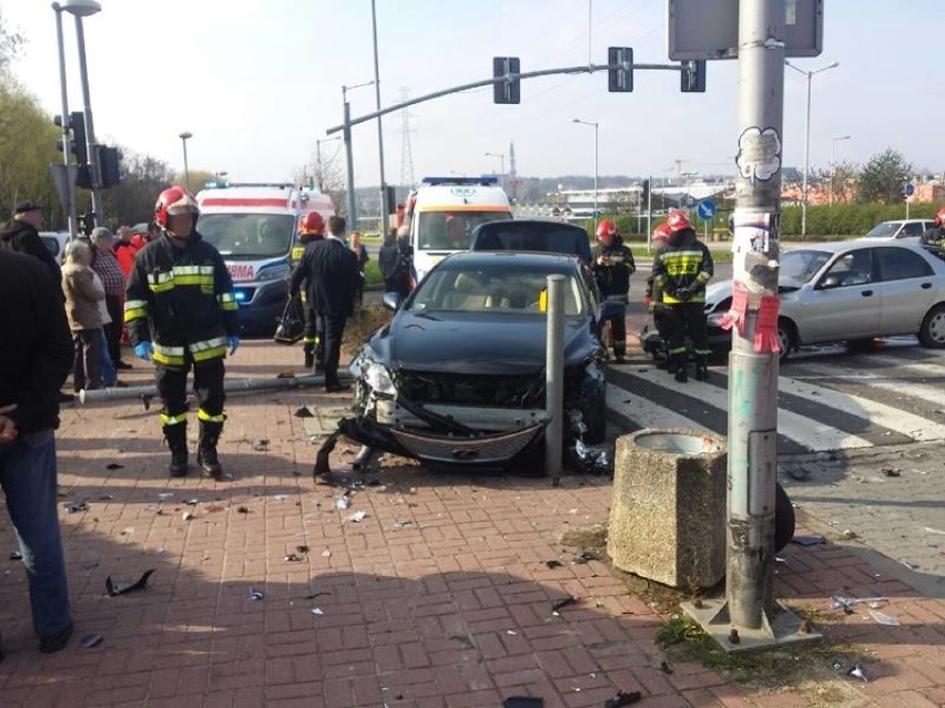 Częstochowa: wypadek na ulicy Szajnowicza-Iwanowa. Jedna osoba została ranna [ZDJĘCIA]