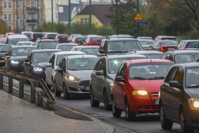 Wypadek na "piątce" przed Lesznem spowodował korki (zdjęcie ilustracyjne)