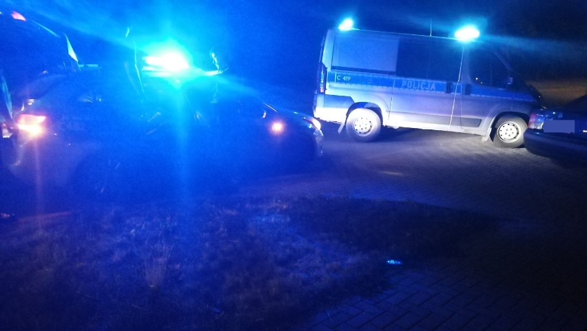 Pijany kierowca volkswagena jeździł po Włocławku i potrącił sarnę. Obywatelskie zgłoszenie pomogło go zatrzymać  [zdjęcia, wideo]