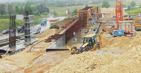 Kradzież dolomitu z placu budowy autostrady A1 w Bytomiu mogła naruszyć stabilność budowanej drogi. Czy do tego doszło?  Na to pytanie będą musieli odpowiedzieć eksperci