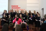 Piękny koncert i spotkanie o roli kobiet w społeczeństwie  w Akademii Handlowej Nauk Stosowanych w Radomiu. Zobacz zdjęcia