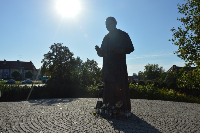 W Lęborku o godzinie 15 modlitwę przy pomniku św. Jana Pawła...