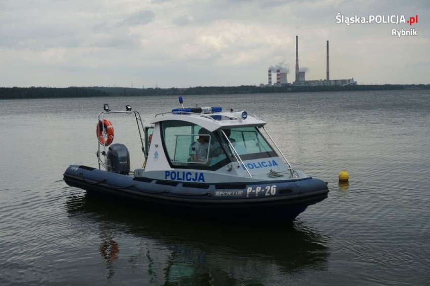 Policjanci na wodzie patrolują Zalew Rybnicki - jak wygląda ich praca? ZDJĘCIA