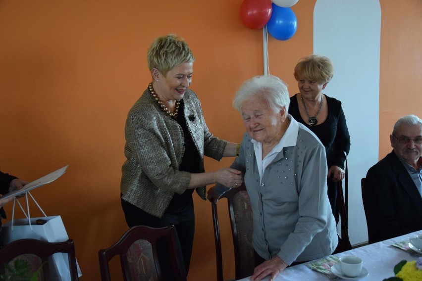 Swoje 100. urodziny w Domu Senior + świętowała Helena Grzelak, która nazywana jest przez bliskich Elą