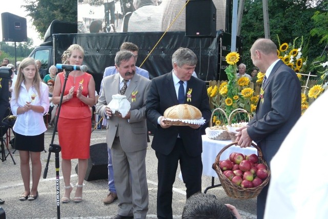 Dożynki Wojewódzkie w Białej Rawskiej 2013. Obrzęd chleba