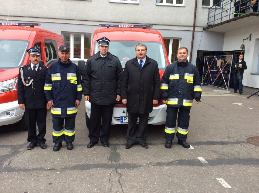 OSP w Kurcewie dostała nowy wóz strażacki, który nie mieści...