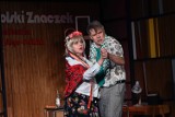 Humor z czasów PRL. „Znaczek miłości” Jakuba Przebindowskiego na Jesiennym Festiwalu Teatralnym