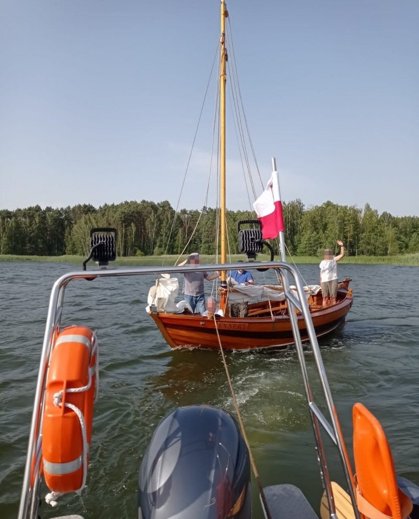 Mundurowi ogniwa wodnego bydgoskiej komendy stacjonującej...