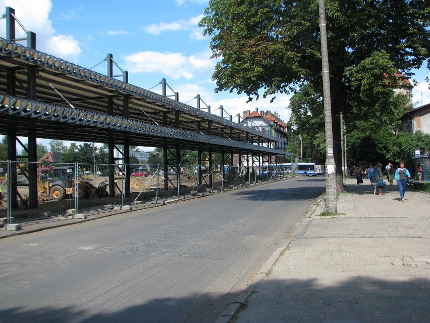 Sierpniowy raport z budowy dworca autobusowego w Tarnowskich Górach [ZDJĘCIA]