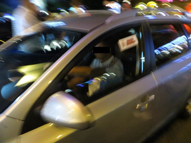Taksówkarze chcieli zlinczować kierowcę Ubera? Kolejne przypadki ataków na przewoźników [ZDJĘCIA]