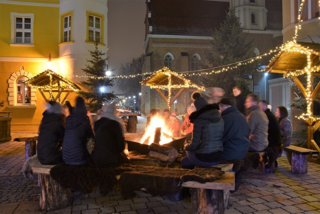 W tym roku na jarmarku bożonarodzeniowym w Opolu będzie tylko jedno palenisko. Miasto stara się też o to, by przy ratuszu znów stanął diabelski młyn.