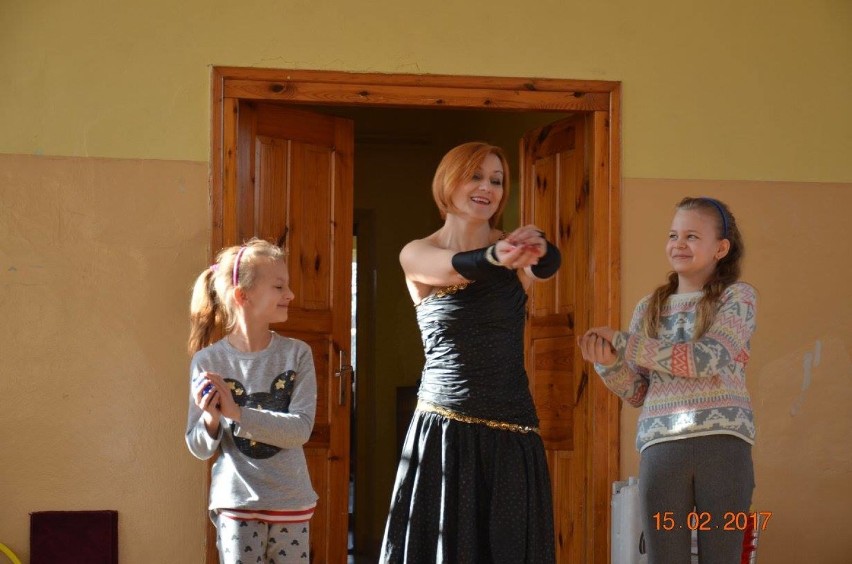 Cyrkowcy w szkole w Ostrowach [FOTO]