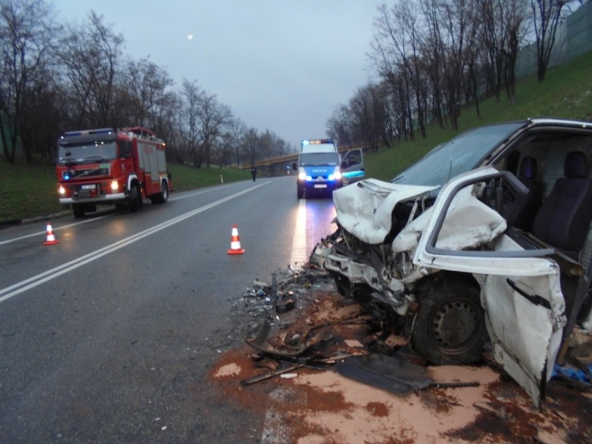 Wypadek na obwodnicy Bochni. Dwie osoby ranne [ZDJĘCIA]