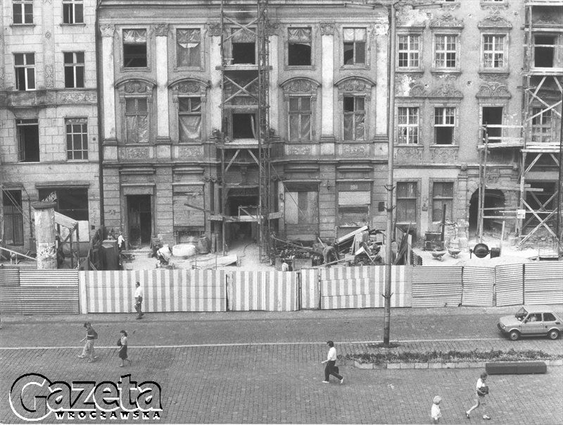 ROK 1986. RYNEK - REMONT ZABYTKOWYCH KAMIENICZEK NA...