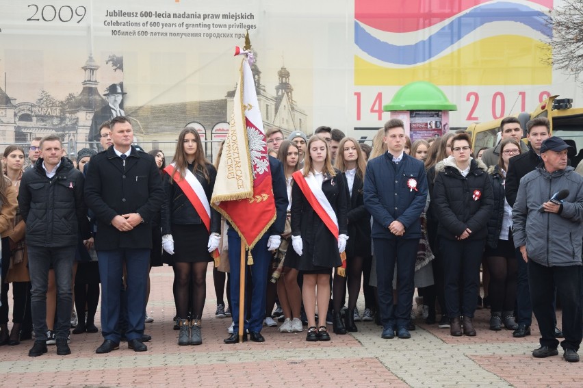 Łomżyńska młodzież wspólnie odśpiewała hymn narodowy