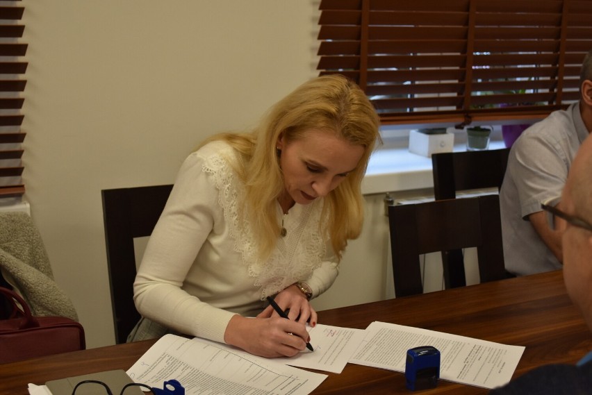 Gmina Kamieńsk podpisała umowę z FBserwis na wywóz odpadów komunalnych