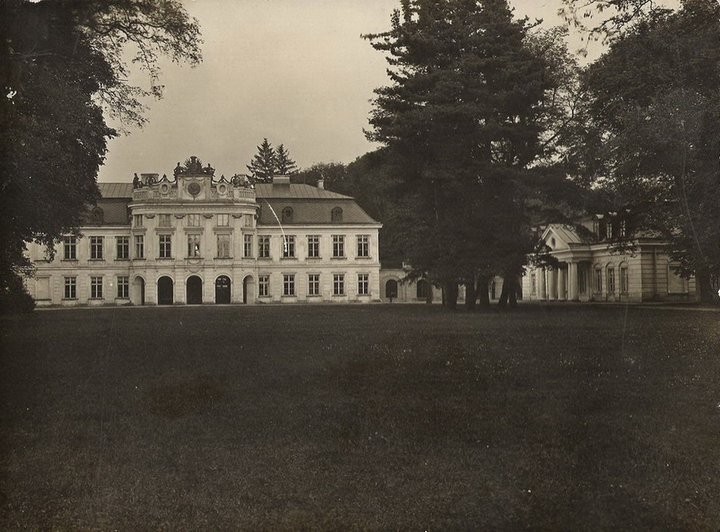 Prezentujemy historyczne fotografie pałacu w Szczekocinach