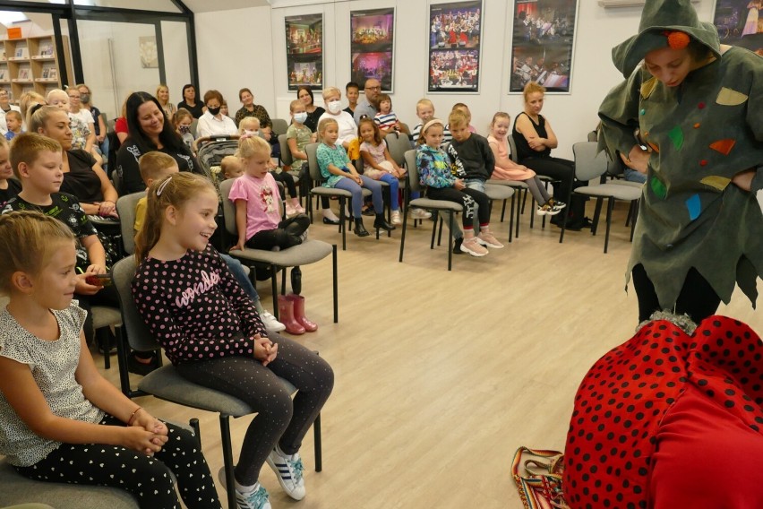 Bibliotekę Publiczną Miasta i Gminy w Pleszewie odwiedzili aktorzy z Teatru Maska z Krakowa