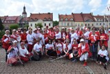 Żorski marsz nordic walking w biało czerwonych barwach! Żorzanie ponieśli flagi z rynku na Cegielnię [ZDJĘCIA]