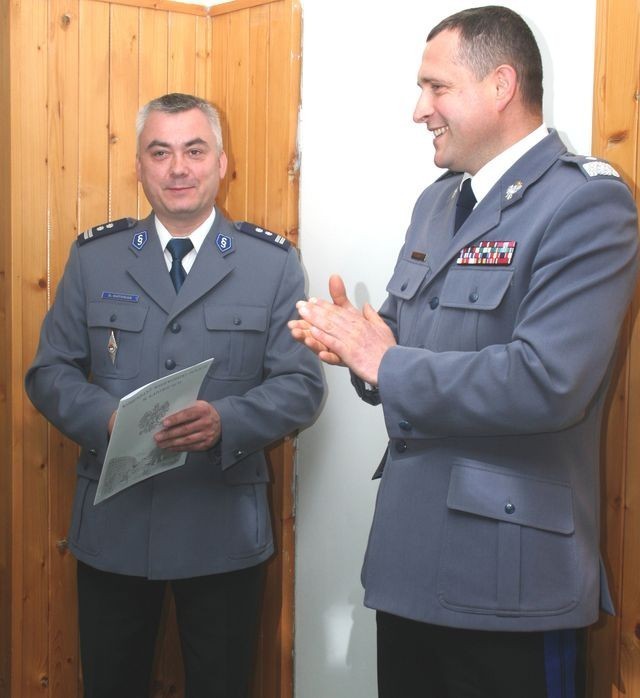 Z lewej: mł. inspektor Dariusz Matusiak, nowy komendant...