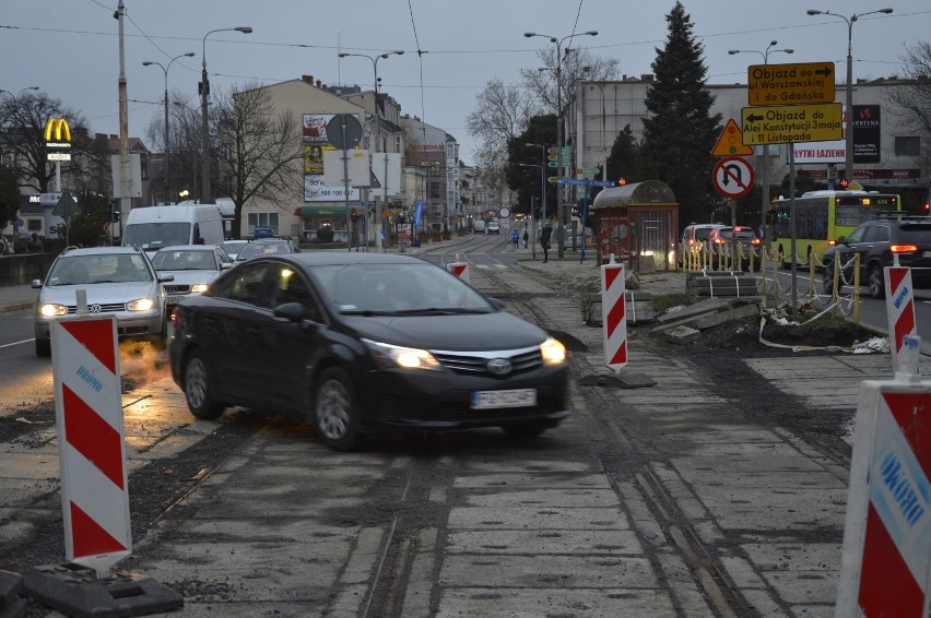 GORZÓW WIELKOPOLSKI: wielkie wykopki w samym centrum miasta. Uważaj, jak jedziesz [WIDEO, ZDJĘCIA]