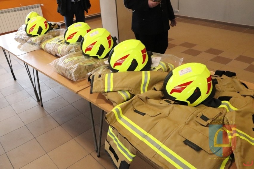 Jednostka Ochotniczej Straży Pożarnej w Raczynie z nowym sprzętem [FOTO]