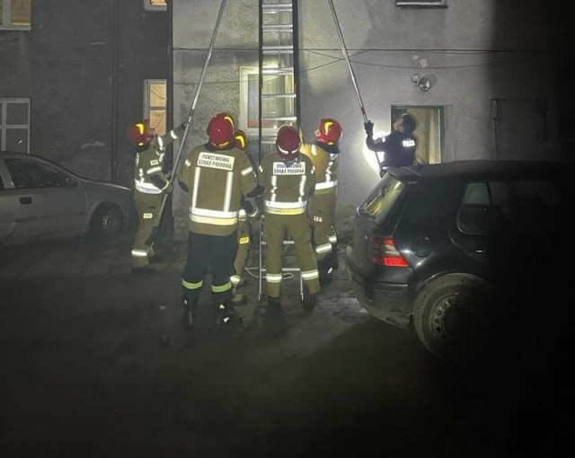 Pożar mieszkania przy ul. Legionów - przyczyny wyjaśni biegły.