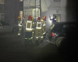 Pożar mieszkania w Tarnowskich Górach - strażacy ewakuowali 12 osób. Przyczyny groźnego zdarzenia wyjaśnią śledczy