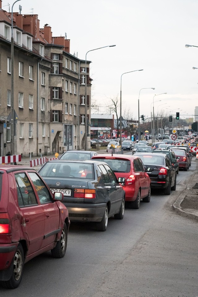 Korki utrudniają życie nie tylko mieszkańcom Opola, ale wszystkim kierowcom, którzy muszą wjechać do centrum stolicy województwa.