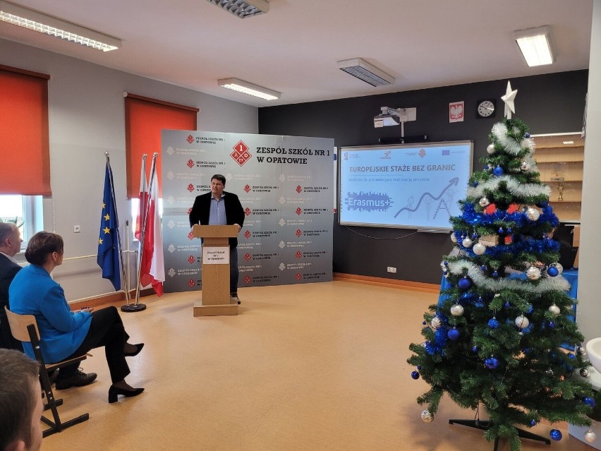 W Zespole Szkół numer 1 w Opatowie podsumowano projekt "Europejskie staże bez granic". Szkoła otrzymala drona 