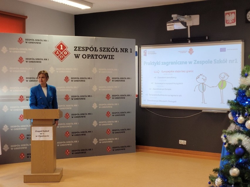 W Zespole Szkół numer 1 w Opatowie podsumowano projekt "Europejskie staże bez granic". Szkoła otrzymala drona 