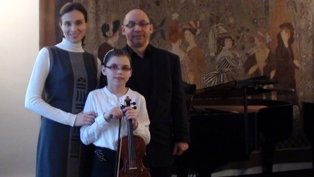 Małgorzata Handke ze swoją uczennicą Weroniką Hoffman i akompaniatorem Andrzejem Henrykiem Bączykiem