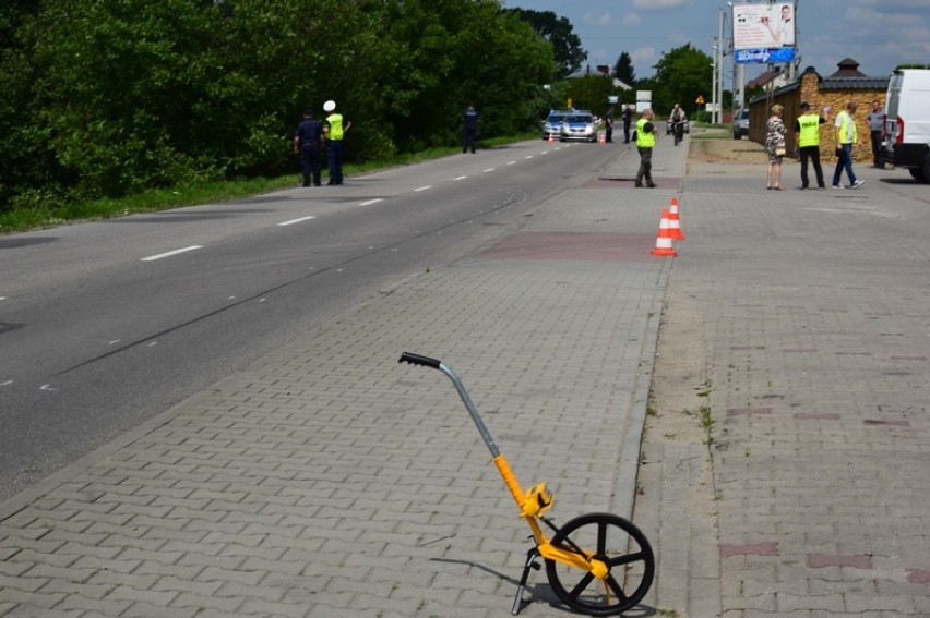 Śmiertelny wypadek. W Zawierzbiu koło Dębicy zginął motocyklista. Uwaga, są ograniczenia w ruchu [ZDJĘCIA]