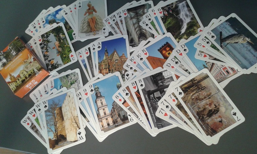 Karty do gry z fotografiami atrakcji Dolnego Śląska
