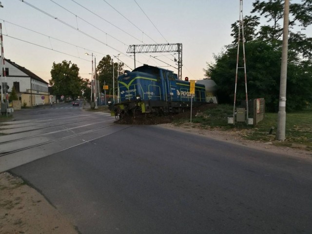 Przypuszczalnie dyżurny ruchu zauważył, że jedzie pociąg widmo i skierował skład na ślepy tor, gdzie lokomotywa i pierwszy wagon wykoleiły się.