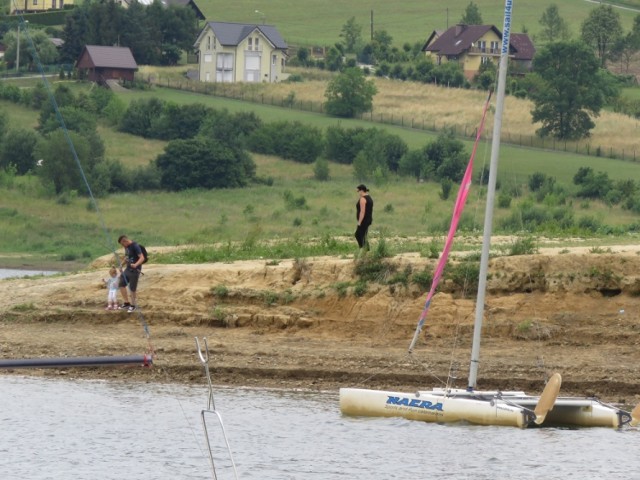 Teraz Jezioro Mucharskie może zaoferować tylko dzikie i niestrzeżone plaże