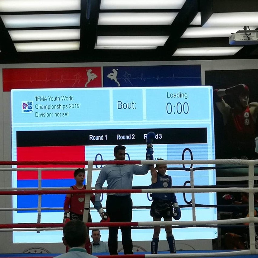 Kaliszanie uczestniczyli w młodzieżowych mistrzostwach świata w boksie tajskim ZDJĘCIA