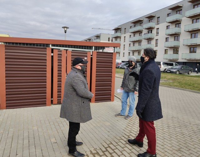 Śmieci w Kaliszu. Na Dobrzecu stanęły pierwsze wiaty dla pojemników