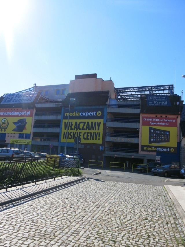 Czy parking rzeczywiście zostanie rozebrany i dlaczego firma chce zburzyć budynek w dobrym stanie?