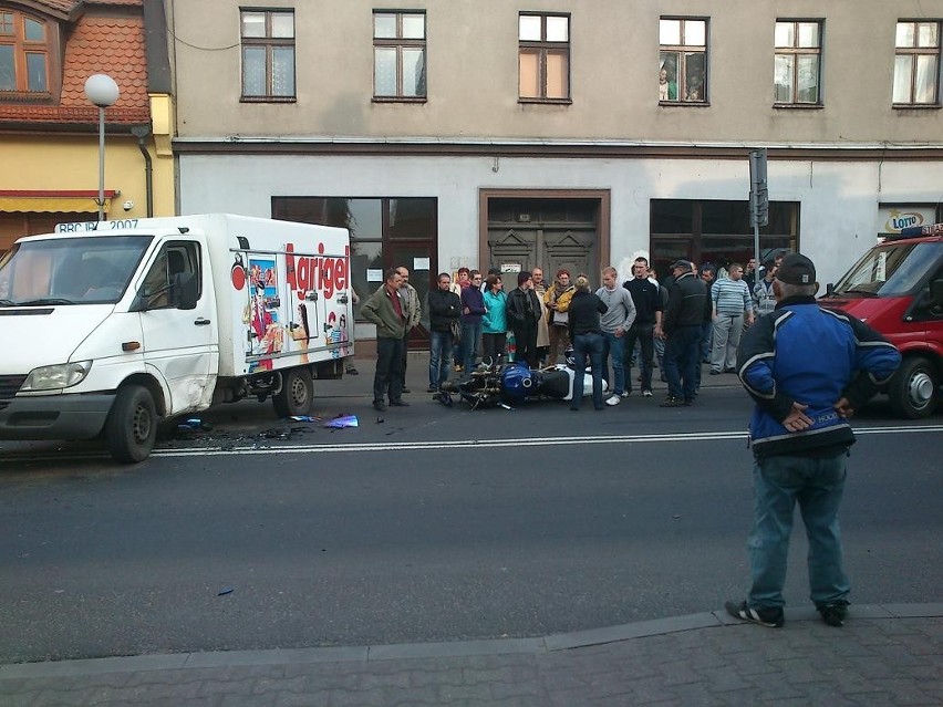 Koźmin - Motocyklista trafił do szpitala po zderzeniu z busem