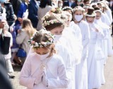 Malbork. Pierwsza Komunia Święta w parafii Matki Boskiej Nieustającej Pomocy [ZDJĘCIA]. Tym razem uroczystość odbyła się zgodnie z planem