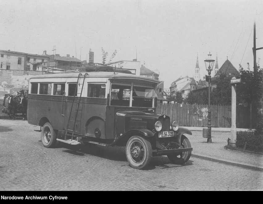 Autobus Chevrolet Six kursujący na trasie Gruczno-Bydgoszcz...