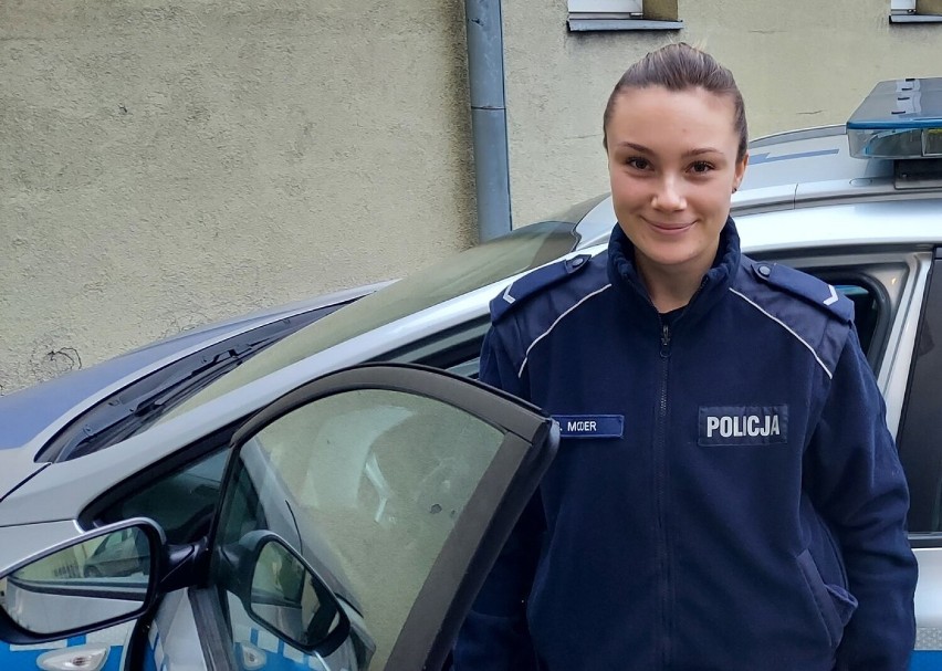 Policjanci z Łasku pomogli zmienić koło, dostali podziękowania