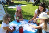 Rodzinna zabawa w Zakopanem na pikniku rodzinnym w parku miejskim