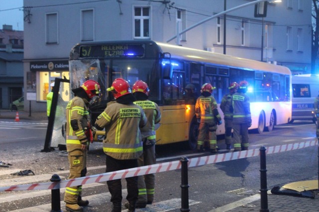 Autobusami podróżowało około czterdziestu osób, według wstępnych ustaleń ZRM w wypadku poszkodowanych zostało trzech pasażerów. 

Zobacz kolejne zdjęcia. Przesuwaj zdjęcia w prawo - naciśnij strzałkę lub przycisk NASTĘPNE
