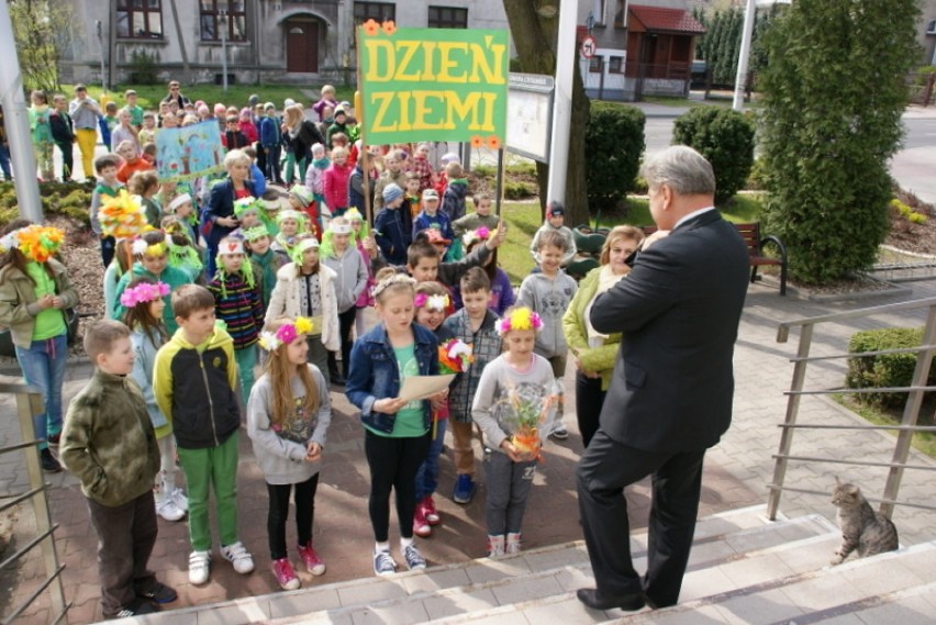 Dzieci w Chełmku uczciły Międzynarodowy Dzień Ziemi