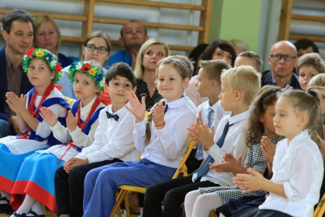 300 plus. Komu należy się 300 złotych? Gdzie złożyć wniosek?