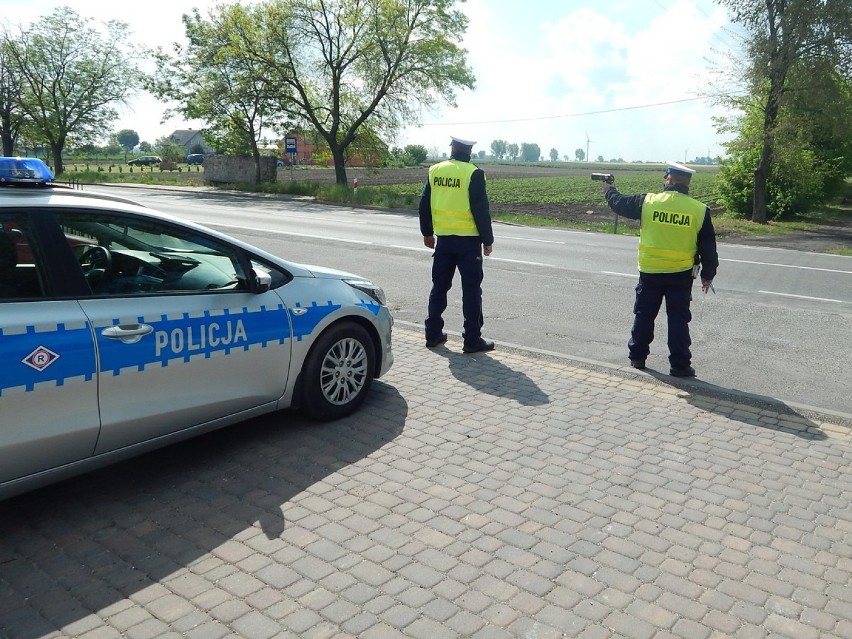 Kaskadowy pomiar prędkości w powiecie radziejowskim. 18. kierujących z mandatami [wideo, zdjęcia]