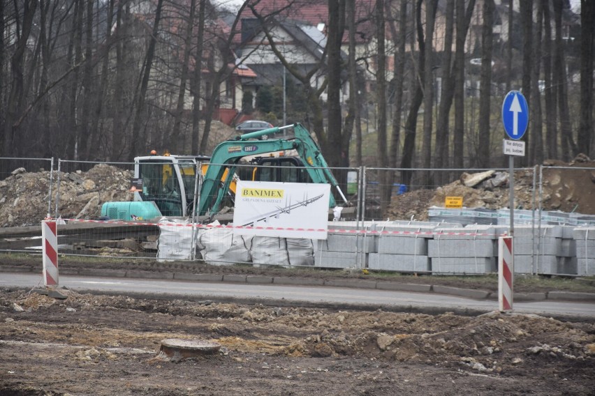 Koszt przebudowy skrzyżowania u zbiegu ul. Podhalańskiej,...