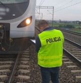  Gmina Pruszcz Gdański. Śmiertelny wypadek na torach kolejowych w Łęgowie. Śmierć poniosła 60-letnia kobieta